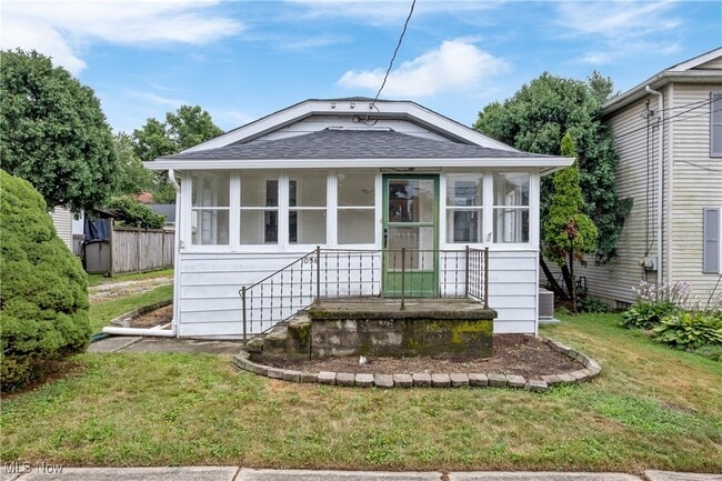 Primary Photo - 1056 Belden Ave