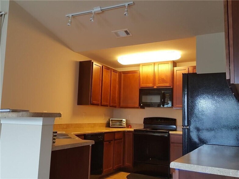 Building Photo - 805 Pleasant Hill Rd