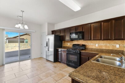 Building Photo - Charming 3-Bedroom Home with 2 Full Baths close to Park