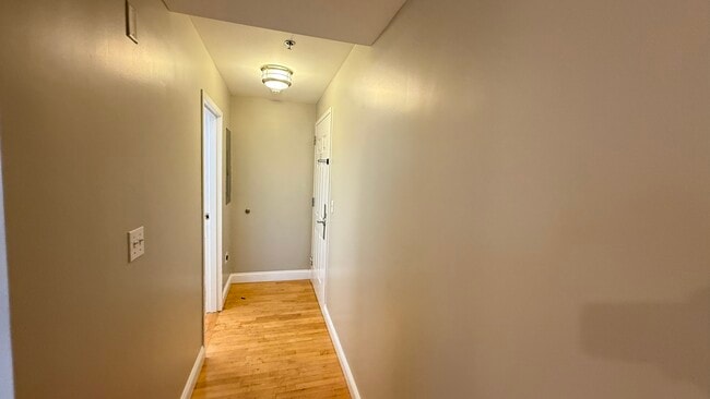 Building Photo - 312 Shirley St