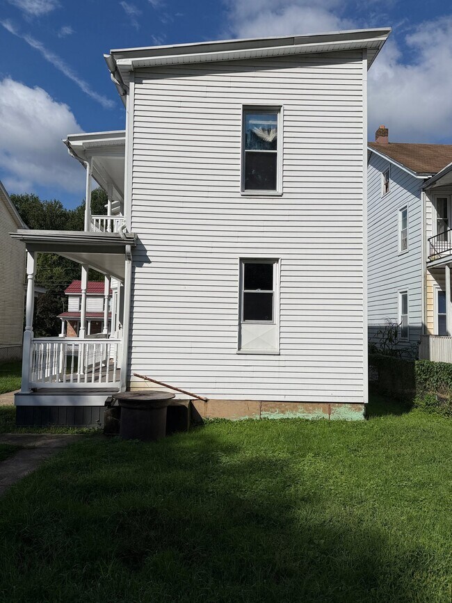 Building Photo - 68 Penn St