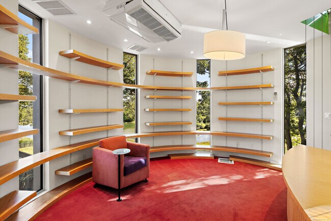 Building Photo - 11 Beachside Common