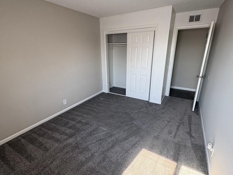 Building Photo - 1005 Hickory Hill Ln