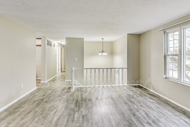 Building Photo - 5310 Shelbyville Rd