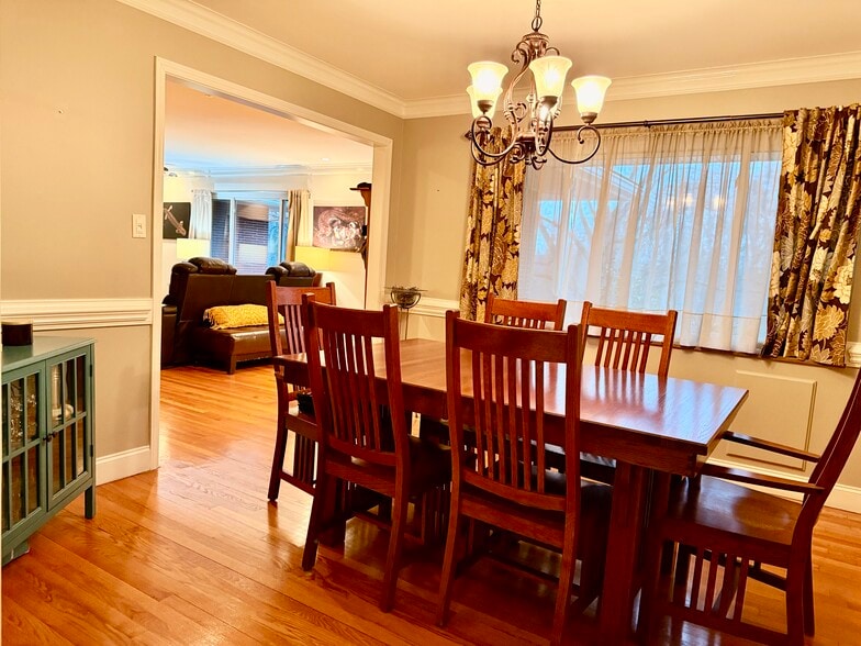 Building Photo - 5200 Skyline Dr