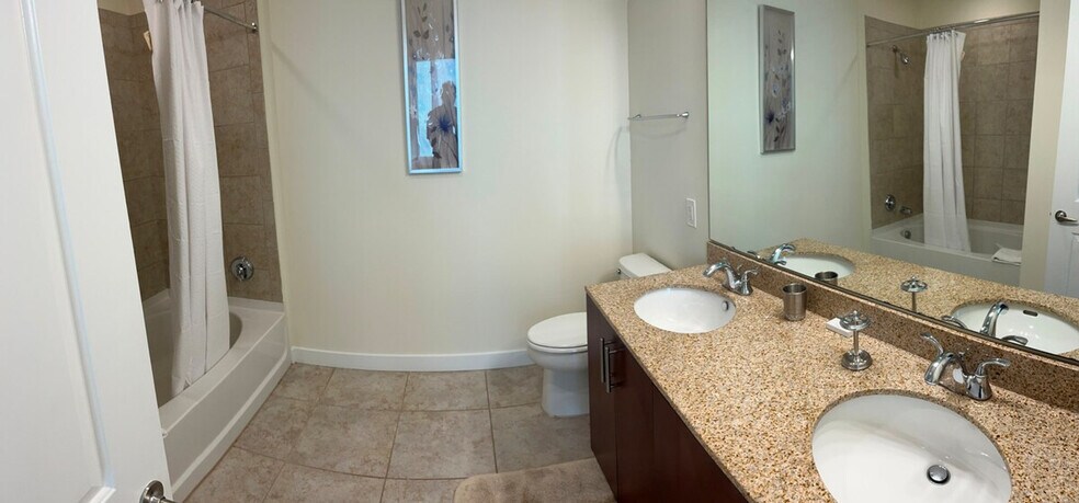 Building Photo - 440 S Church St