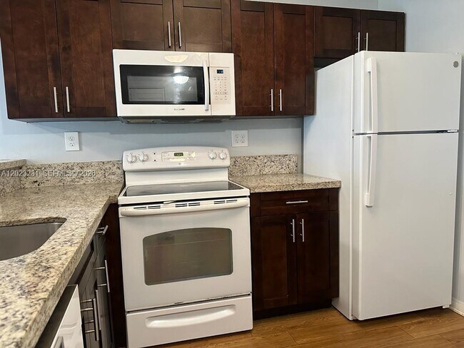 Building Photo - 9934 Nob Hill Pl
