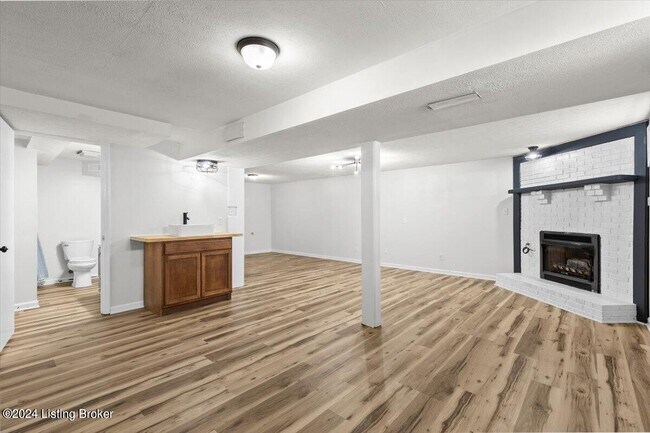 Building Photo - 250 Buck Knobs Rd