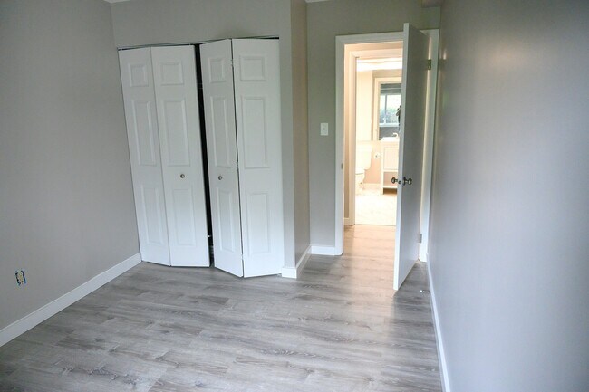 Building Photo - 2 Bed, 2 Bath Apt Close to PSU Campus