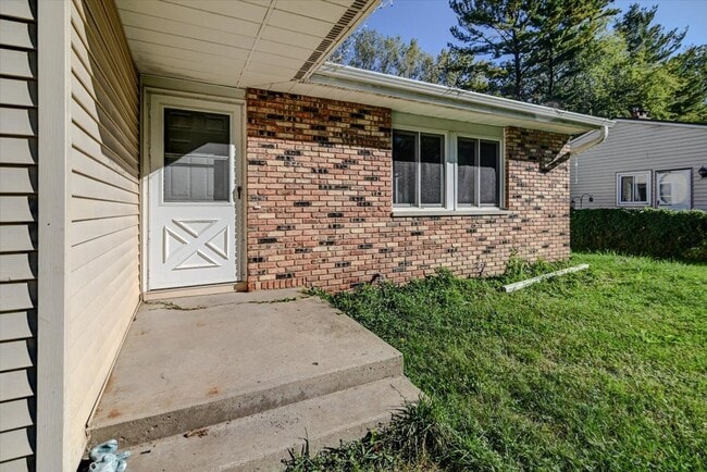 Building Photo - 4603 Dennis Dr