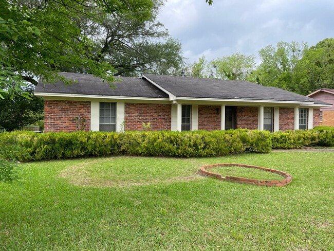 Building Photo - 242 Adler Dr