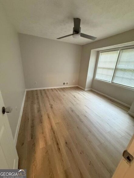 Building Photo - 977 Bramwell Ln