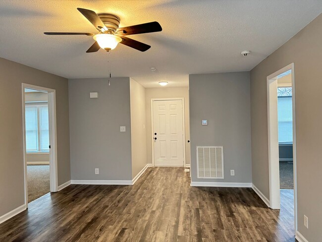 Building Photo - Minutes from Post, shopping, and local parks. 3 bed/2 bth, 1200 sq.ft, fenced backyard!