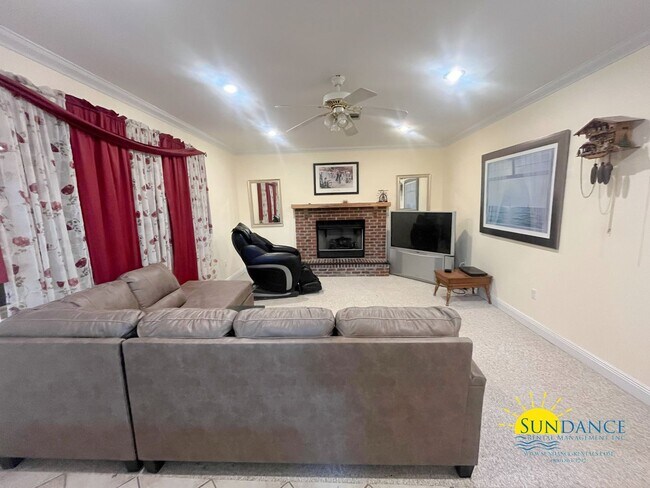 Building Photo - Furnished 4BR Waterfront Home in Fort Walt...
