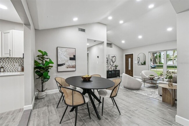 Building Photo - 2 S Treasure Dr