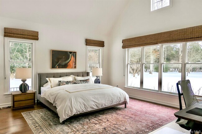 Building Photo - 70 S Country Rd