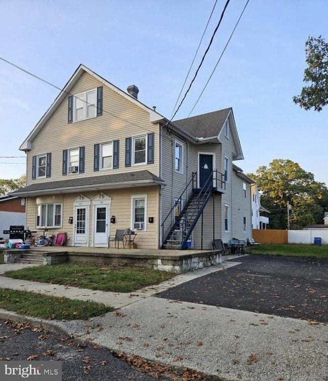Building Photo - 525 Asbury Ave
