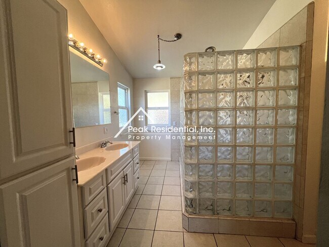 Building Photo - Wonderful 3bd/2ba Orangevale Home!