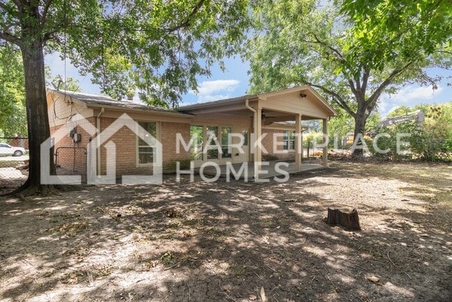 Building Photo - 2801 Fairbrook St