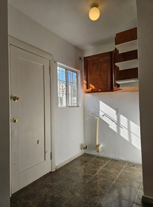 Building Photo - 2623 Hillcrest Dr