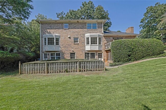 Building Photo - 5179 Meadowlake Dr