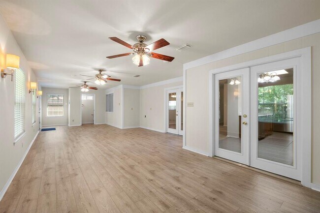 Building Photo - 9628 Dalewood Dr