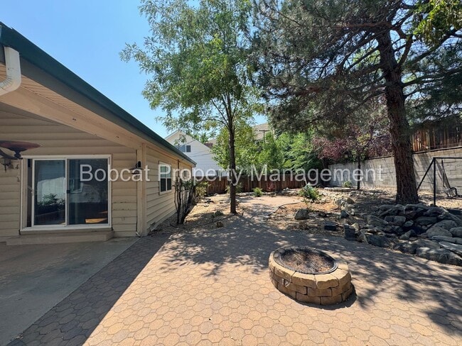 Building Photo - 3 Bed, 2 Bath Home Located in West Carson ...