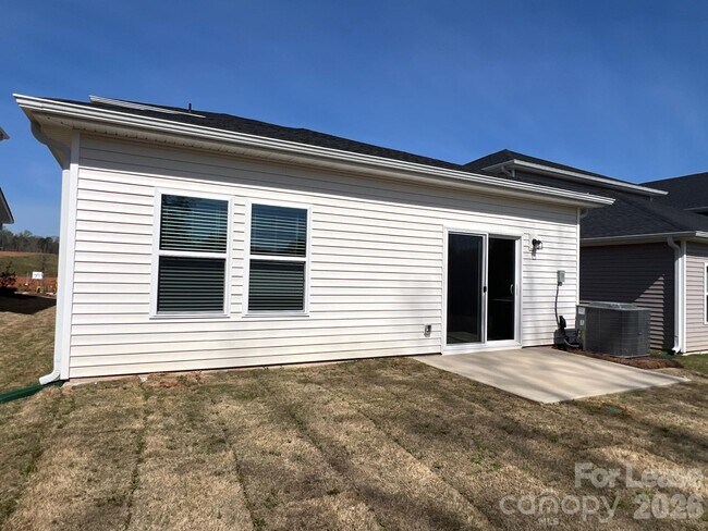 Building Photo - 1524 31st St NE