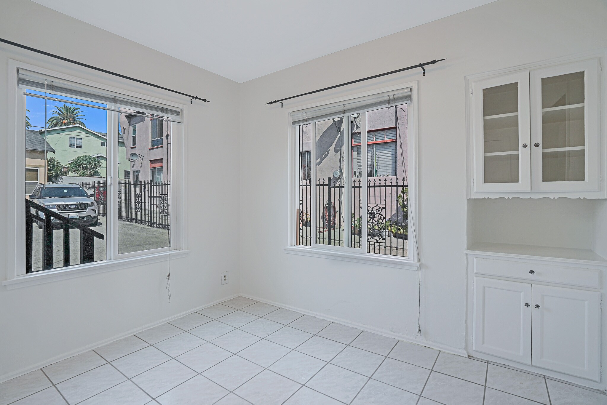 Building Photo - 615 N Coronado St