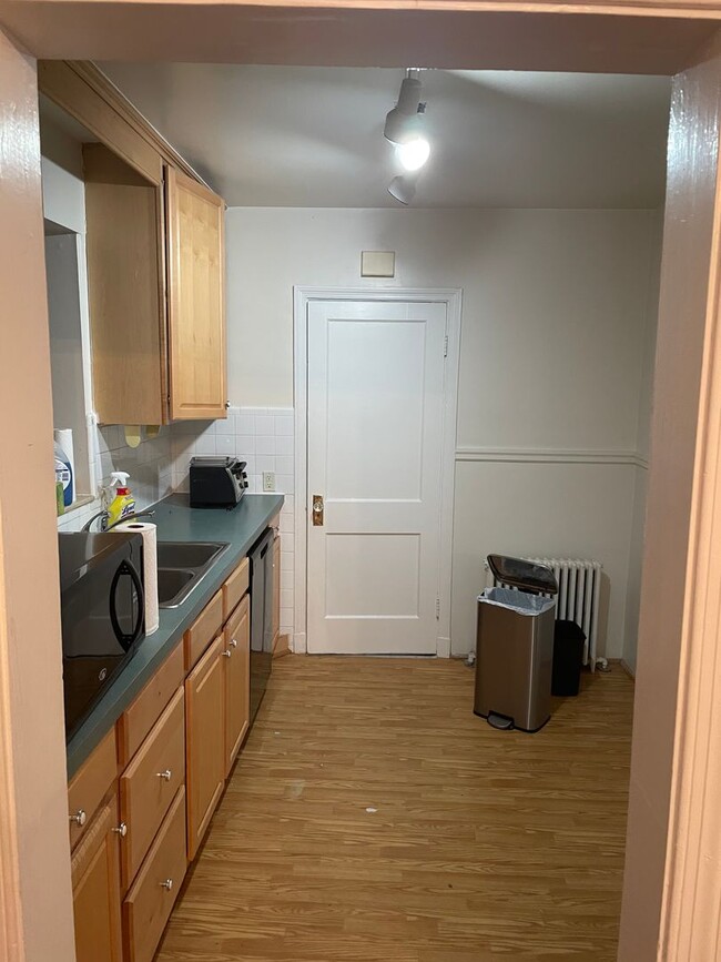 Building Photo - Perfect Home a Block from Mary Munford