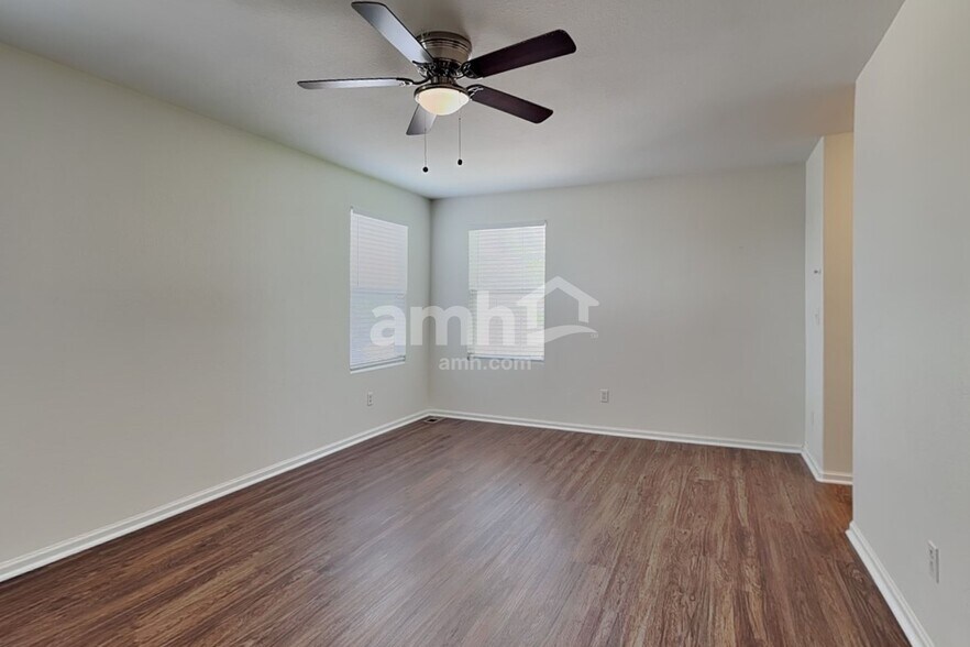 Building Photo - 16322 E 104th Way