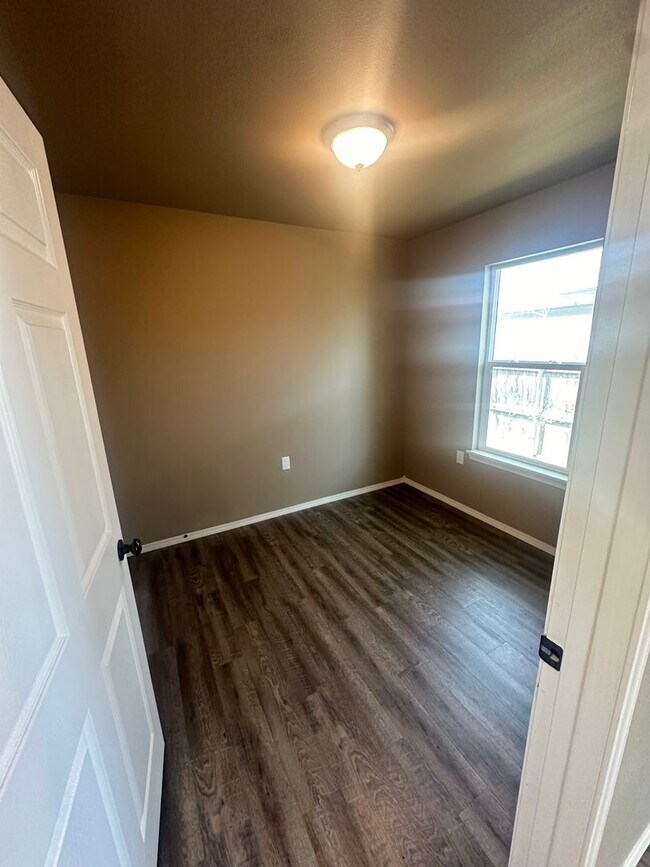 Building Photo - 6518 Temple Ave