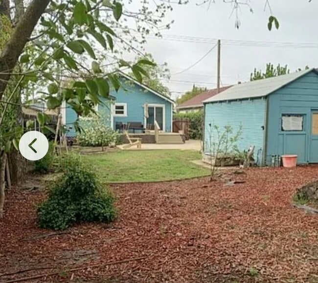 Building Photo - 5835 Broadway