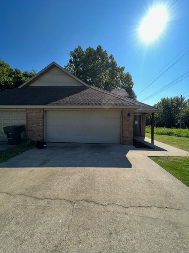 Building Photo - 50-52 S Ray