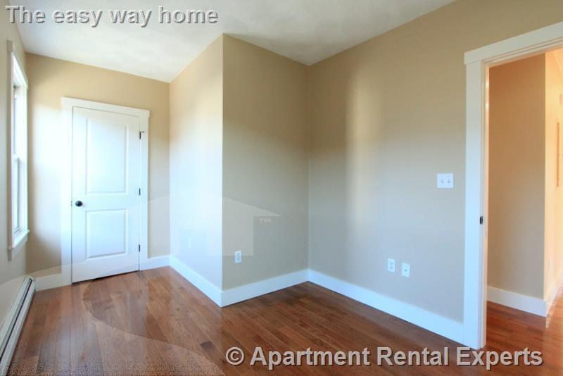 Building Photo - 119 Central St