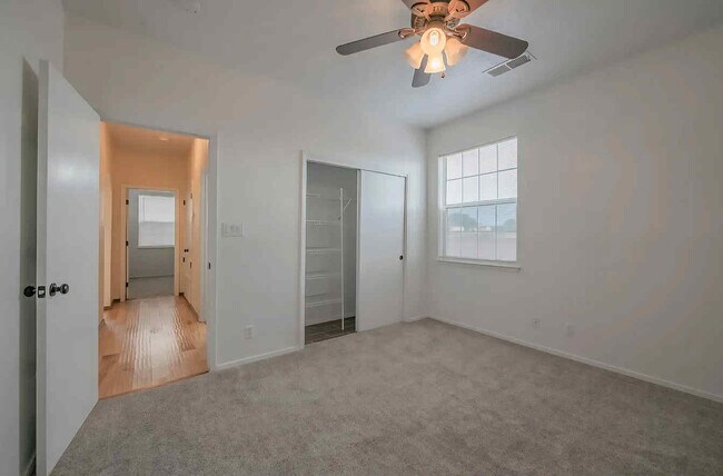 Building Photo - 2436 Manzano Loop NE