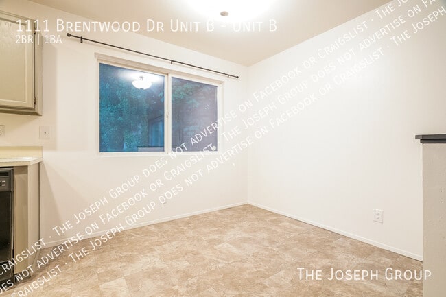 Building Photo - 1111 Brentwood Dr