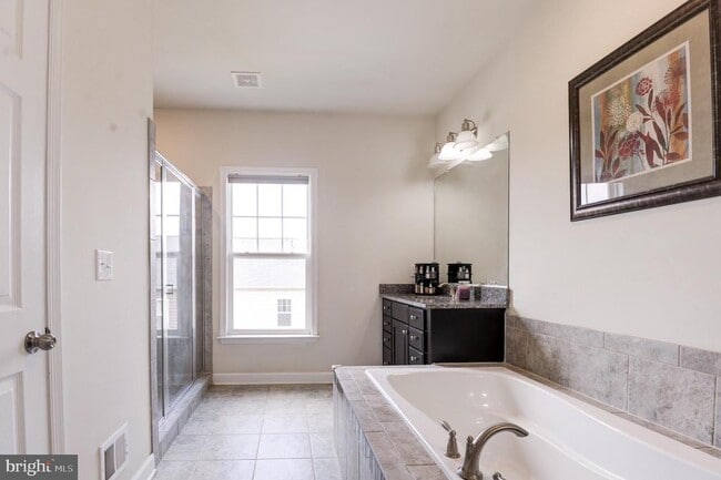 Building Photo - 22283 Pinecroft Terrace