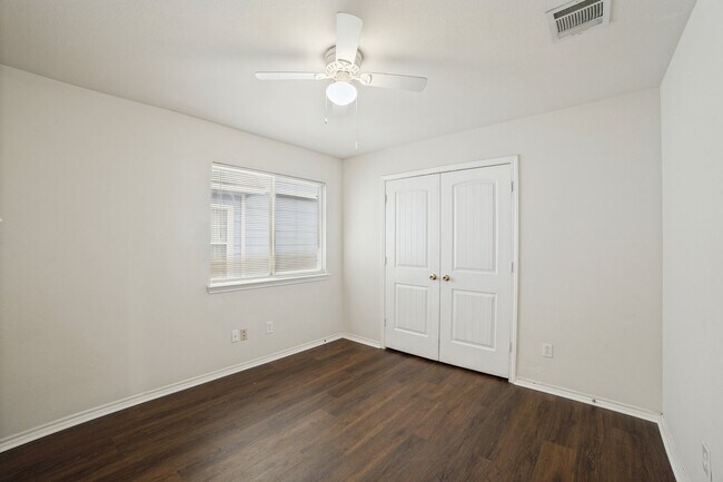 Building Photo - 9647 Wolf Point