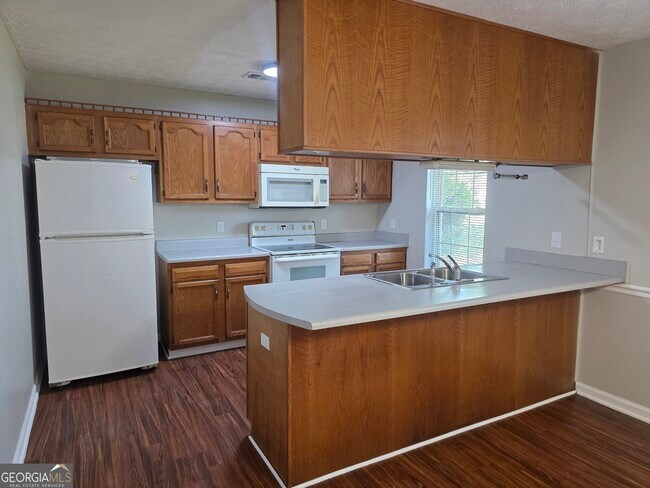 Building Photo - 34 Walnut Way