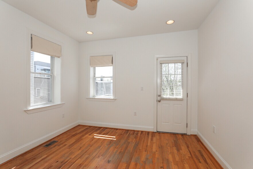 Building Photo - 1263 Morse St NE