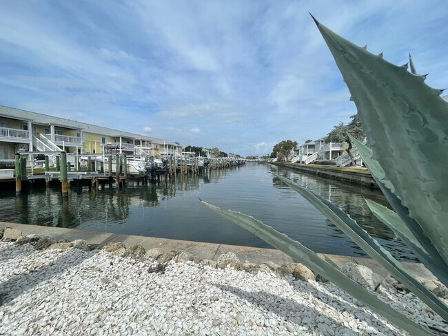 Building Photo - 4730 Coquina Key Dr SE