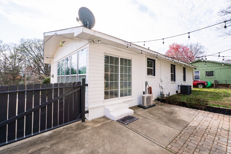 Building Photo - 1621 Keeling Pl