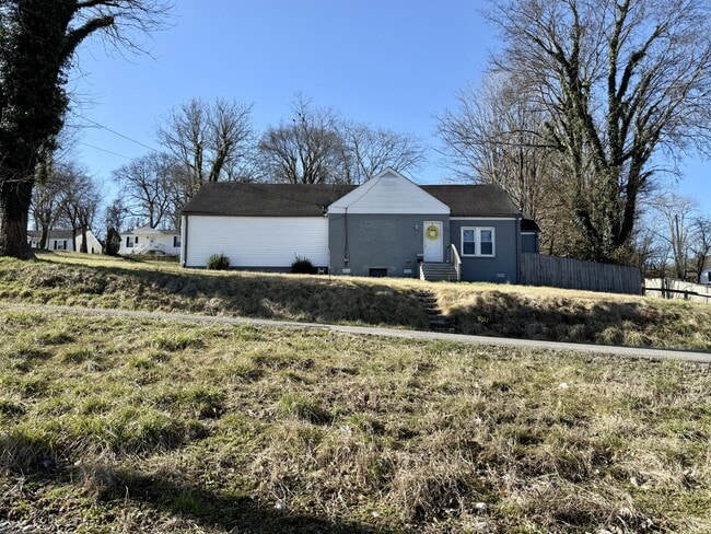 Primary Photo - 106 Read Ave