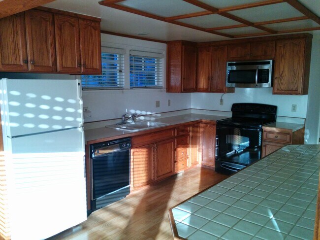 Building Photo - 1221 Escobar St