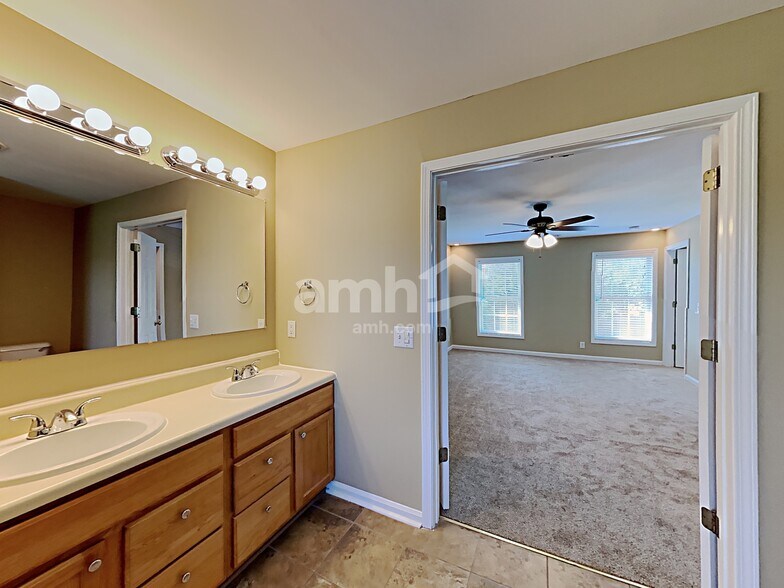 Building Photo - 1602 Solitude Ct