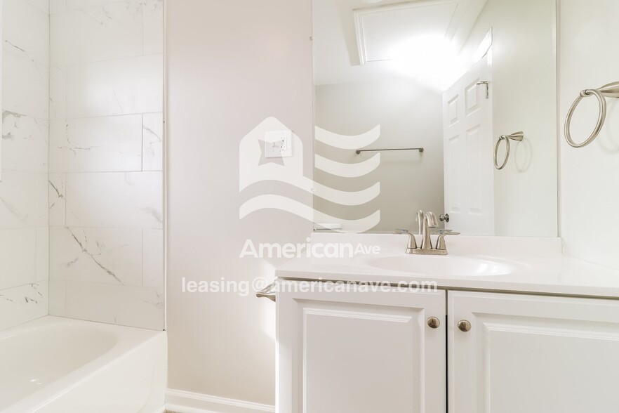 Building Photo - 337 George St