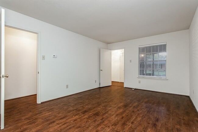 Building Photo - 7544 Brentcove Cir