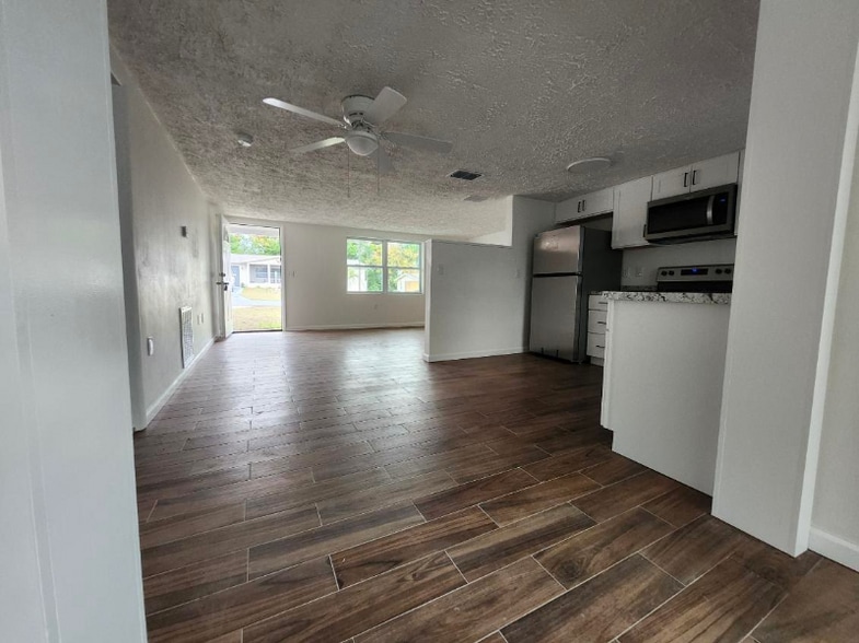 Building Photo - 17 S Columbus St