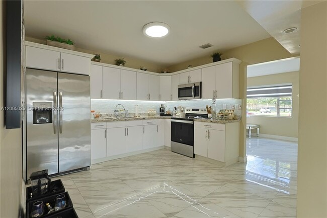 Building Photo - 4147 W 8th Ave